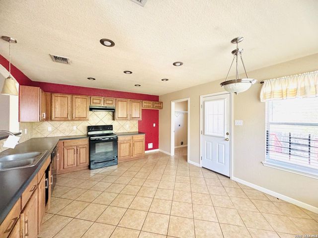 9335 Ingleton, San Antonio, TX 78245