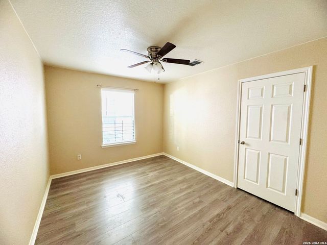 9335 Ingleton, San Antonio, TX 78245