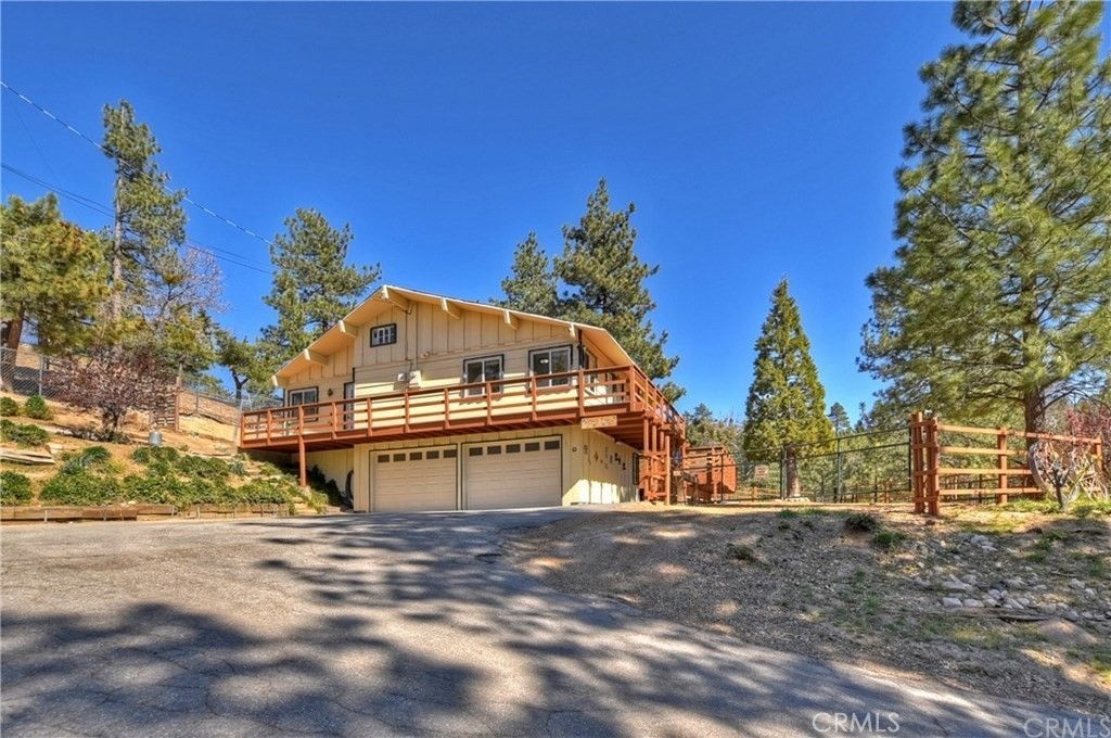 Image 2 of property listing at 32745 Hilltop, Running Springs, CA 92382