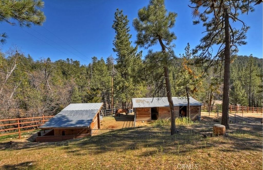 Image 25 of property listing at 32745 Hilltop, Running Springs, CA 92382