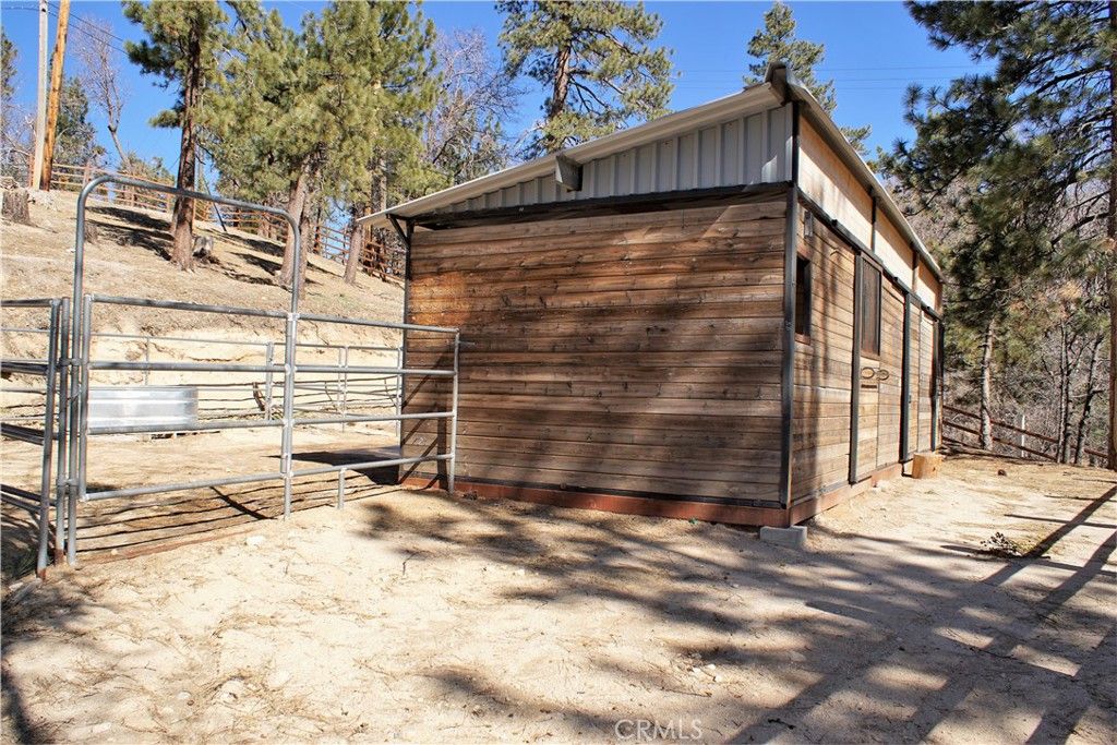 Image 26 of property listing at 32745 Hilltop, Running Springs, CA 92382