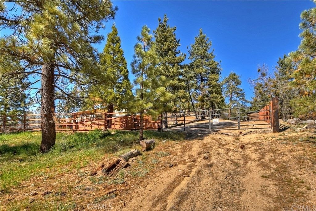 Image 31 of property listing at 32745 Hilltop, Running Springs, CA 92382