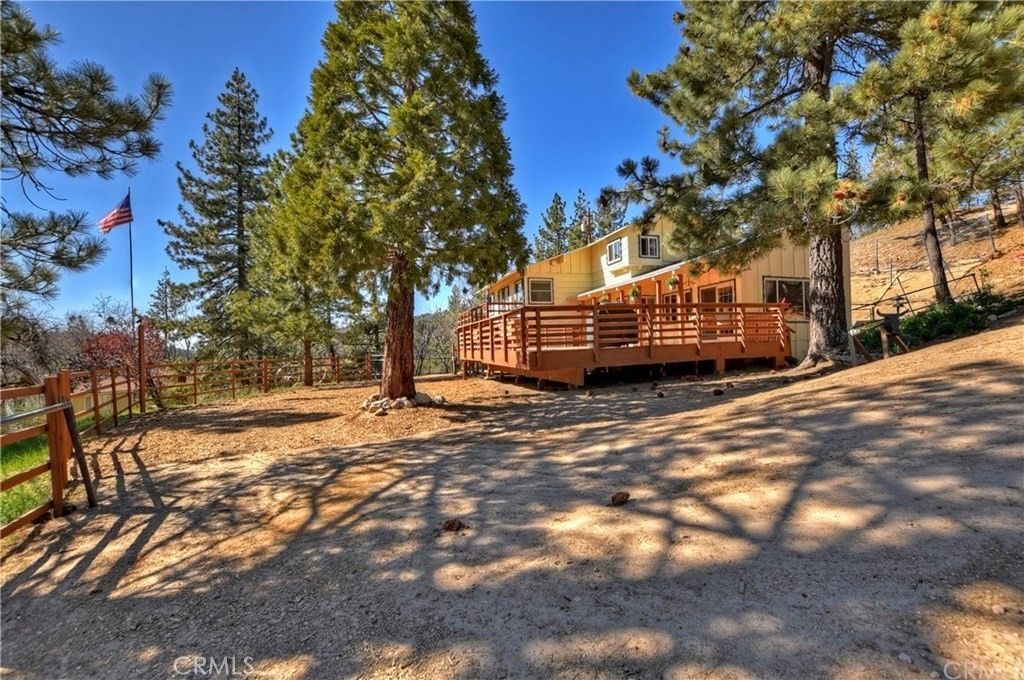 Image 33 of property listing at 32745 Hilltop, Running Springs, CA 92382
