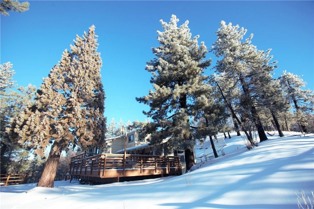 Image 36 of property listing at 32745 Hilltop, Running Springs, CA 92382