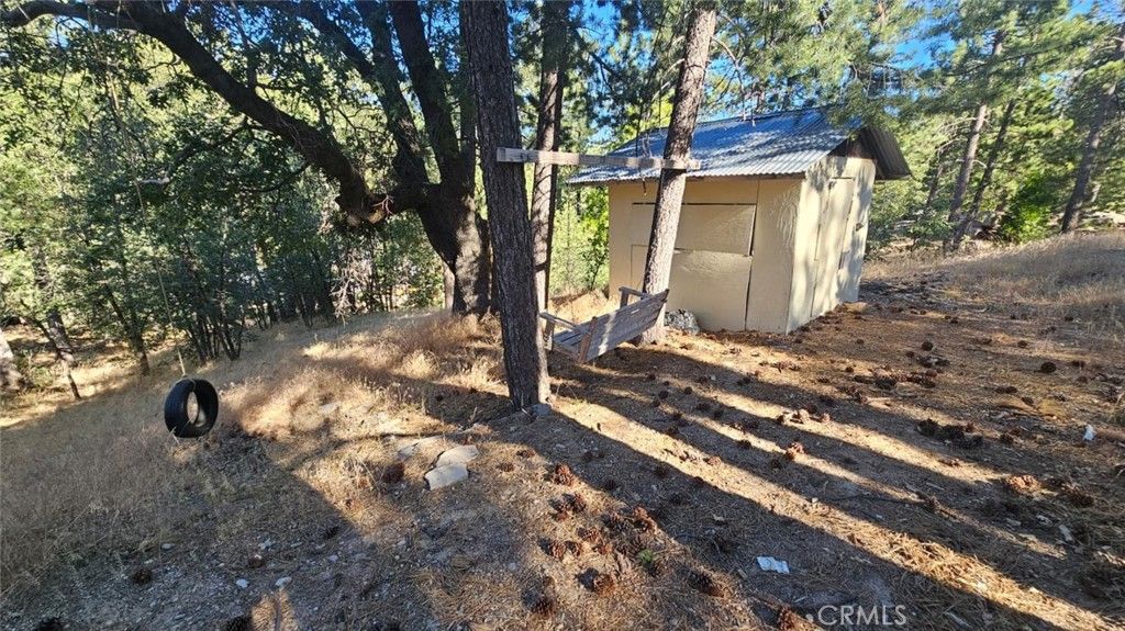Image 37 of property listing at 32745 Hilltop, Running Springs, CA 92382