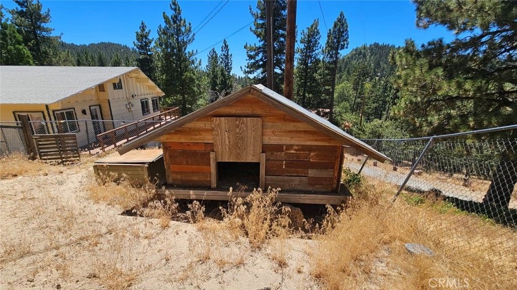 Image 39 of property listing at 32745 Hilltop, Running Springs, CA 92382