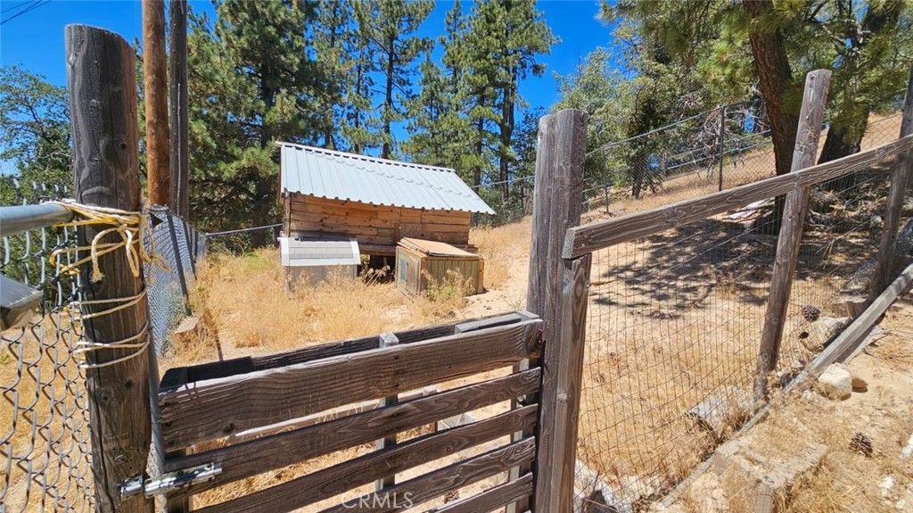 Image 40 of property listing at 32745 Hilltop, Running Springs, CA 92382