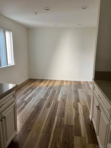 8889 Caminito Plaza Centro 7333, San Diego, CA 92122
