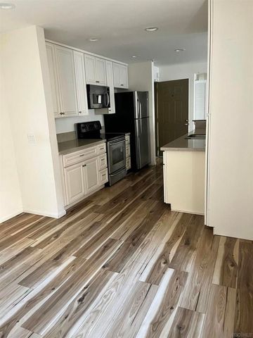 8889 Caminito Plaza Centro 7333, San Diego, CA 92122