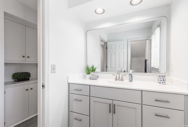 7416 E Sycamore Street, Evansville, IN 47715