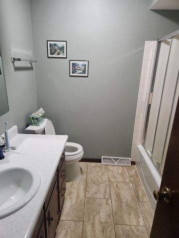 607 8th Avenue, New Glarus, WI 53574