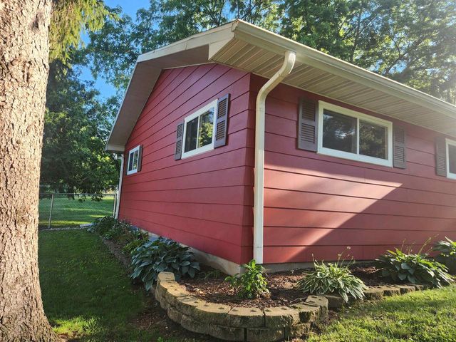 607 8th Avenue, New Glarus, WI 53574