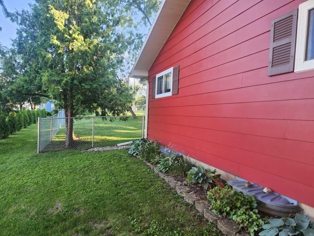 607 8th Avenue, New Glarus, WI 53574