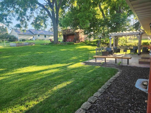 607 8th Avenue, New Glarus, WI 53574