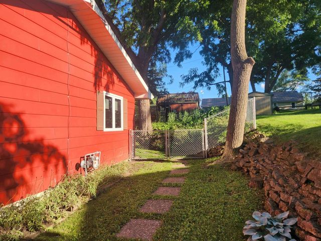607 8th Avenue, New Glarus, WI 53574