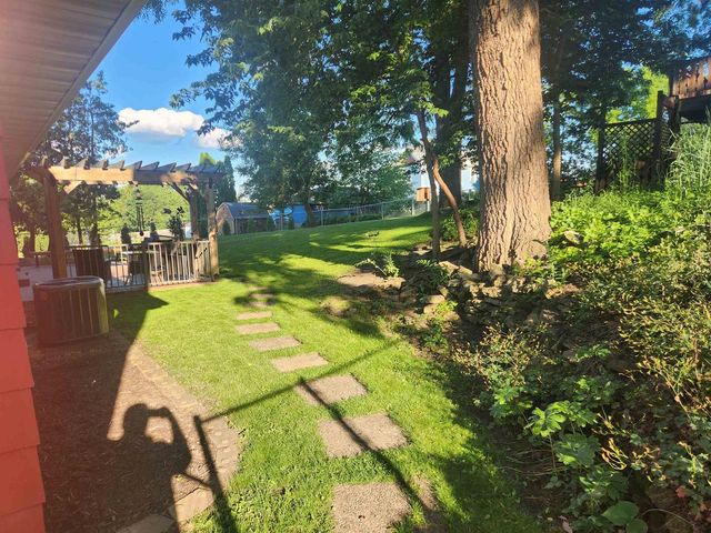 607 8th Avenue, New Glarus, WI 53574