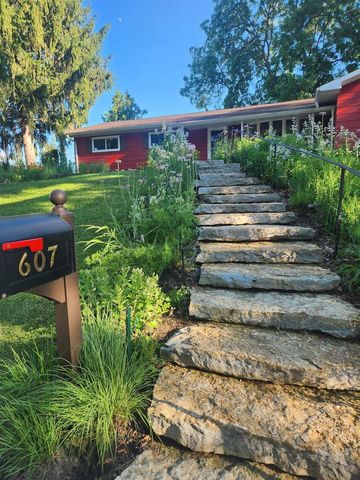 607 8th Avenue, New Glarus, WI 53574