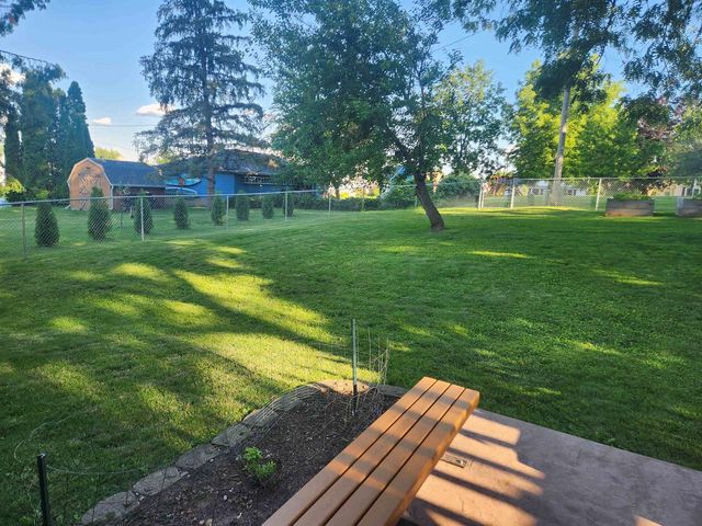 607 8th Avenue, New Glarus, WI 53574