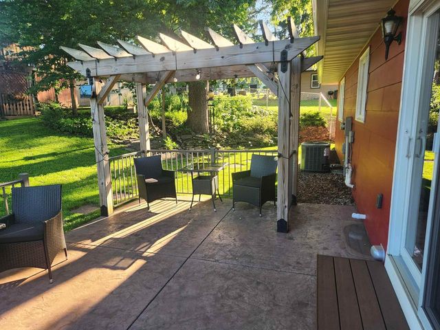 607 8th Avenue, New Glarus, WI 53574
