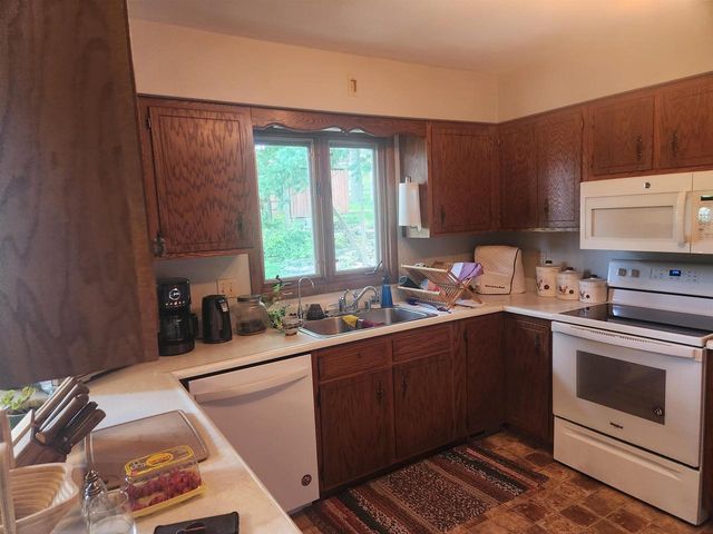 607 8th Avenue, New Glarus, WI 53574