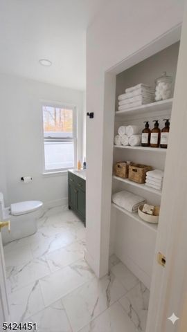 686 Meyersville Rd, Long Hill Twp., NJ 07933