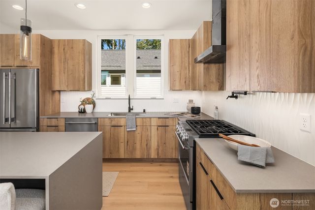 7332 25th Avenue NW, Seattle, WA 98117