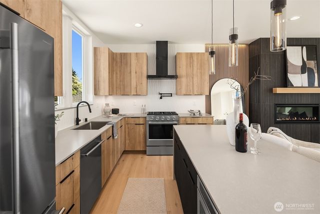 7332 25th Avenue NW, Seattle, WA 98117