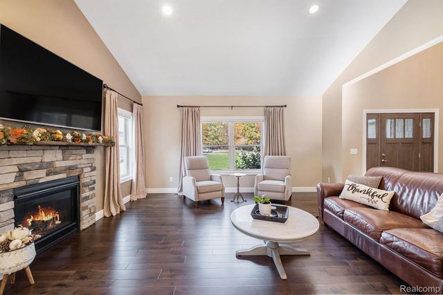 1281 Victoria Lane, Fenton Charter Township, MI 48430