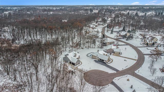 1281 Victoria Lane, Fenton Charter Township, MI 48430