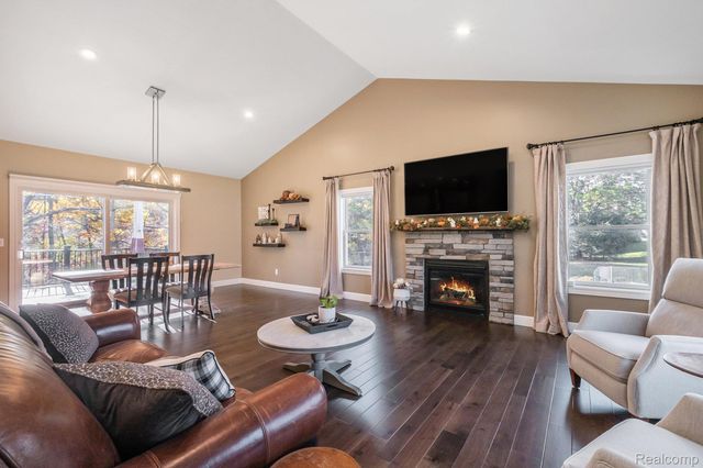 1281 Victoria Lane, Fenton Charter Township, MI 48430