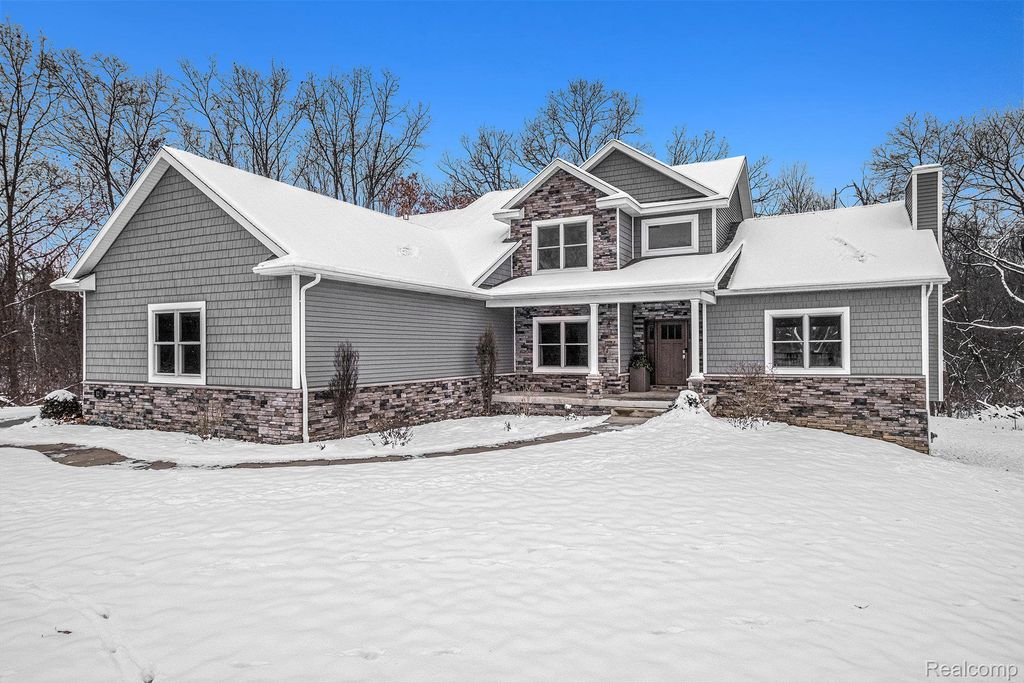 1281 Victoria Lane, Fenton Charter Township, MI 48430