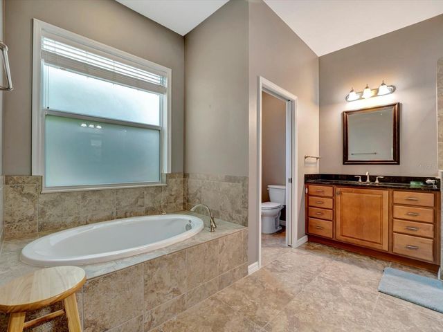 5009 LAKE OVERLOOK AVENUE, Bradenton, FL 34208