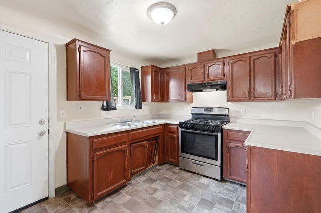 594 N Front, Earlimart, CA 93219