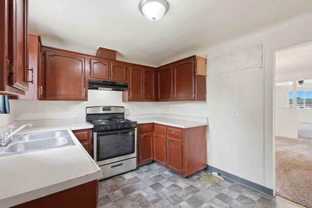 594 N Front, Earlimart, CA 93219