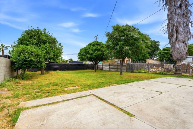 594 N Front, Earlimart, CA 93219