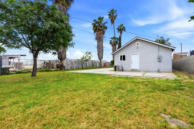 594 N Front, Earlimart, CA 93219