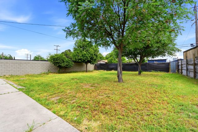 594 N Front, Earlimart, CA 93219