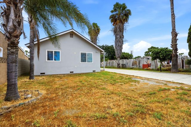 594 N Front, Earlimart, CA 93219