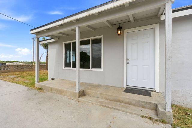 594 N Front, Earlimart, CA 93219