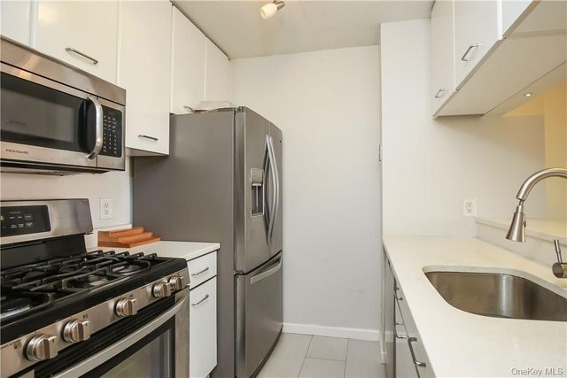 4 Martine Avenue 904, White Plains, NY 10606