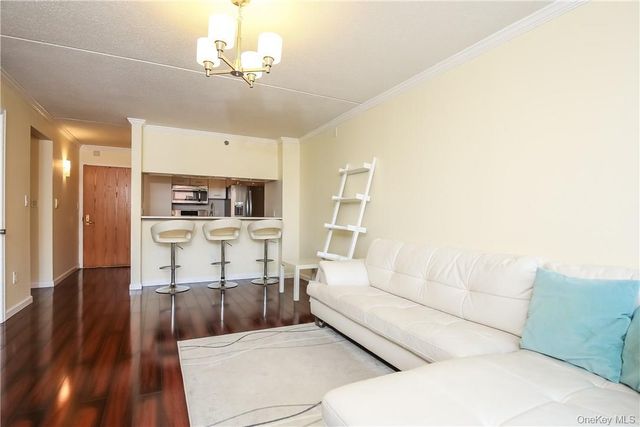 4 Martine Avenue 904, White Plains, NY 10606
