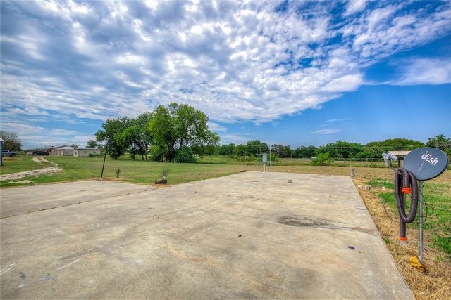 2721 Fm 2649, Lone Oak, TX 75453