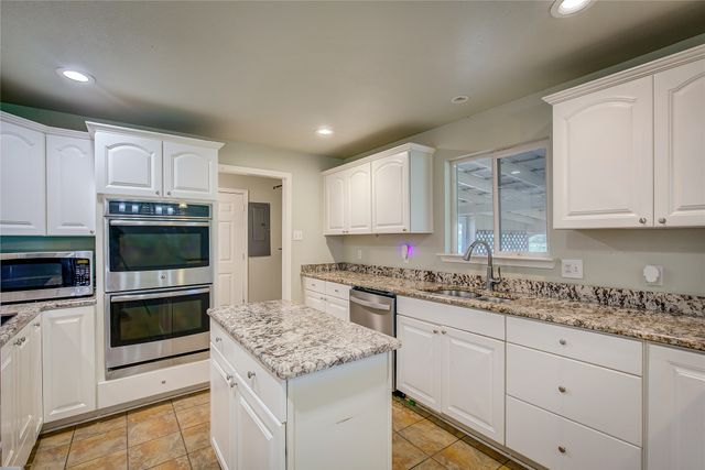 2721 Fm 2649, Lone Oak, TX 75453