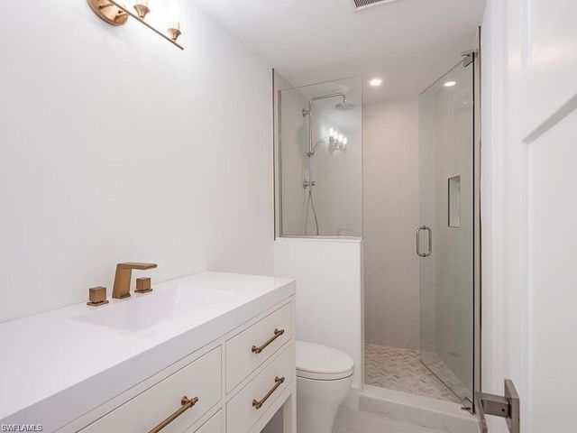 400 Park Shore DR # 102, Naples, FL 34103