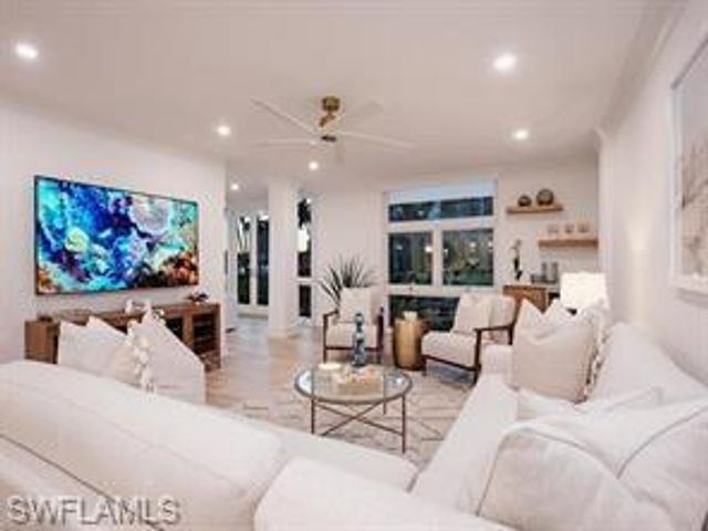 400 Park Shore DR # 102, Naples, FL 34103