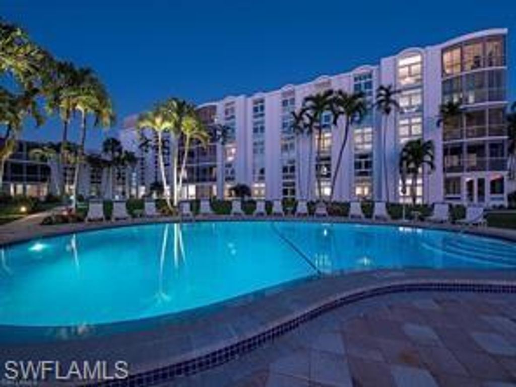 400 Park Shore DR # 102, Naples, FL 34103