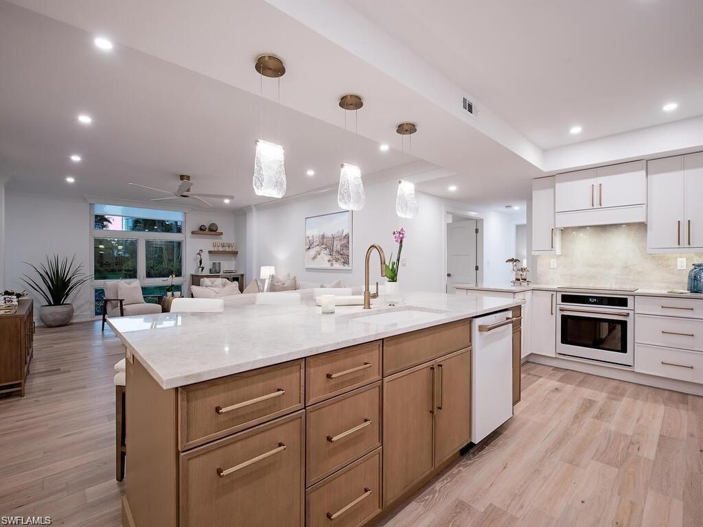 400 Park Shore DR 102, NAPLES, FL 34103 — photo 5