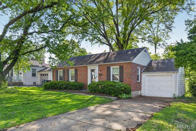 1133 N Geyer Road, Kirkwood, MO 63122