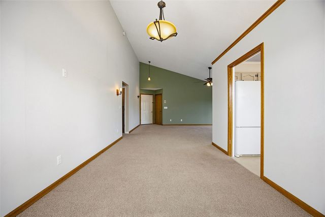 3260 Willowridge Drive D, Marion, IA 52302
