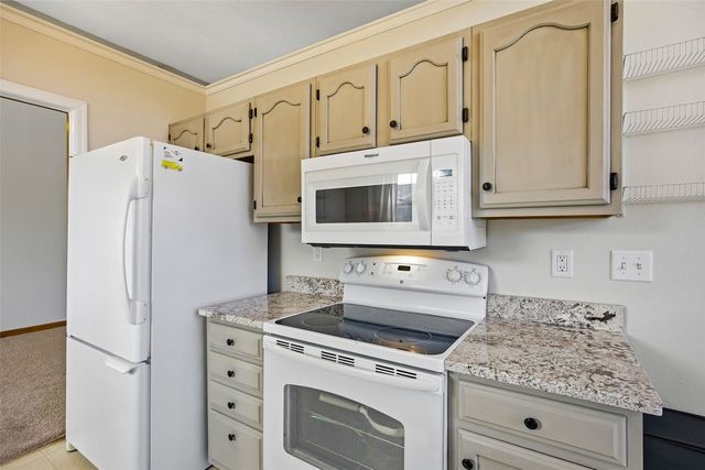3260 Willowridge Drive D, Marion, IA 52302